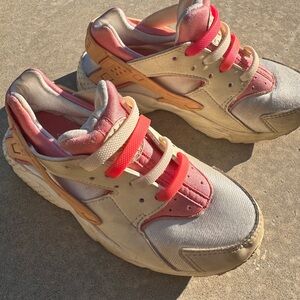 Nike Kids Grade school Hurrache pink & peach Sz 12c.